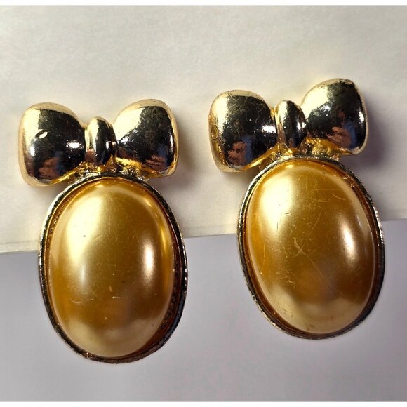Unbranded Jewelry - Vintage Gold Tone Bow Earrings Faux Pearl Cabochon Clip On 1980s Classic Glam